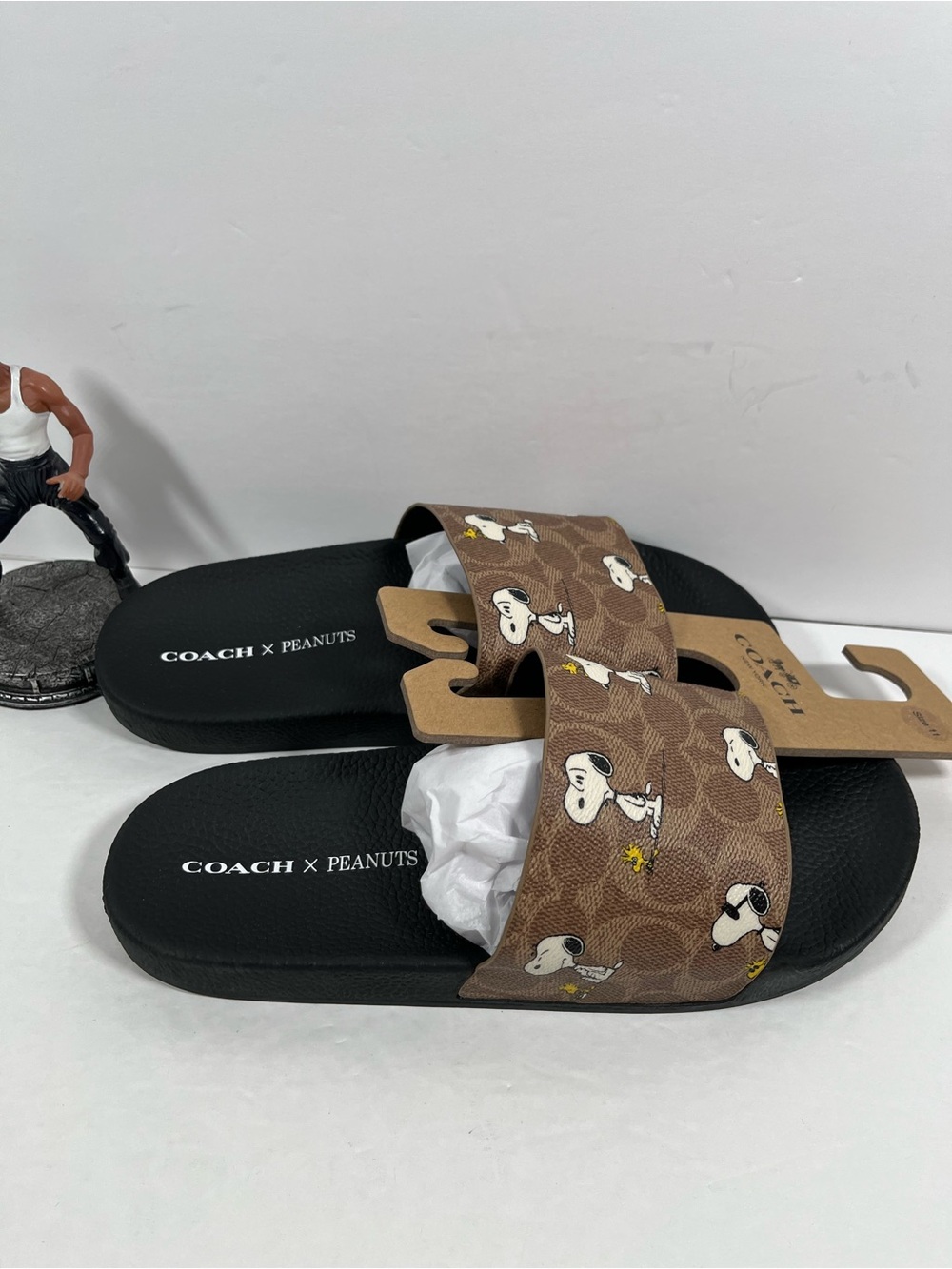 NWT Coach X Peanuts Pool Slide In Signature Canvas With Snoopy Print Unisex - Picture 2 of 7